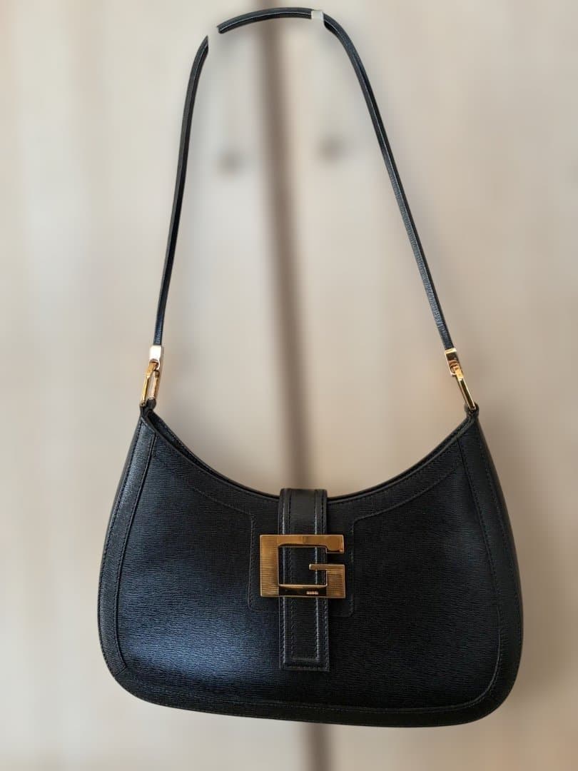 グッチショルダーバッグ　Gロゴ