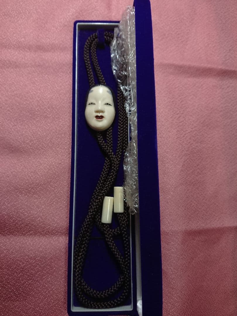 おかめ 根付 ループタイ 天然素材 彫刻 アンティーク 工芸品　未使用