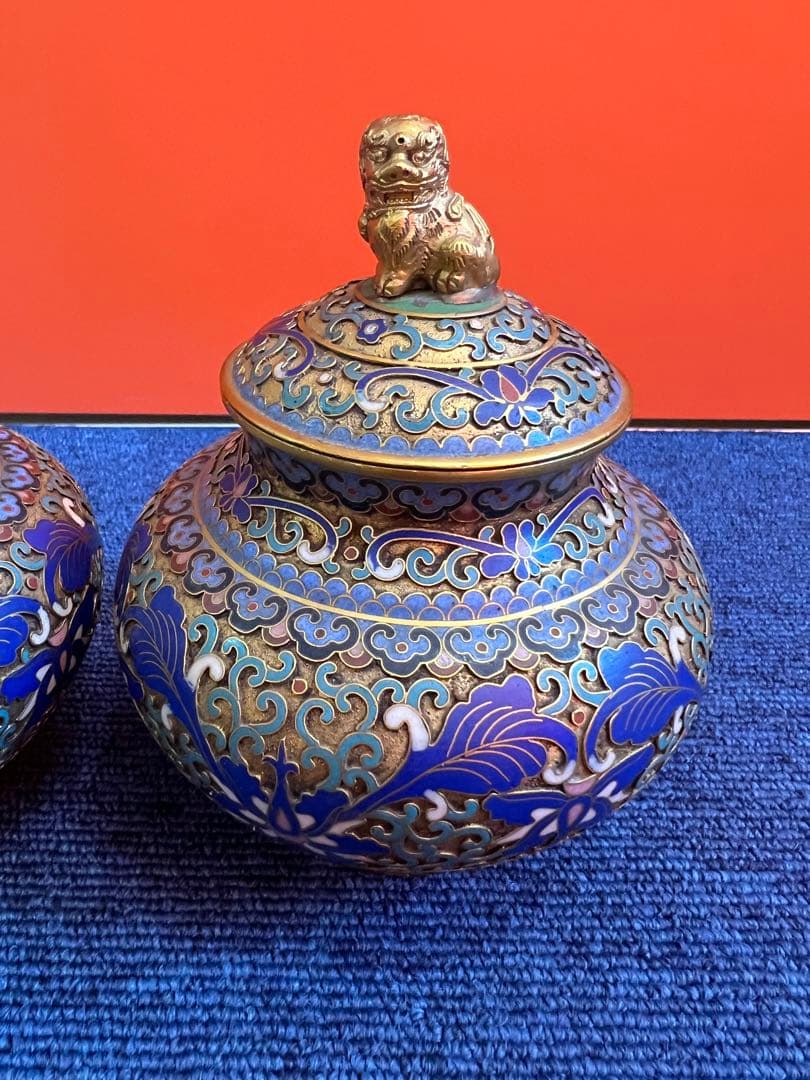 842 中国　景泰藍　古七宝琺瑯彩　花文　獅子摘蓋物　1対