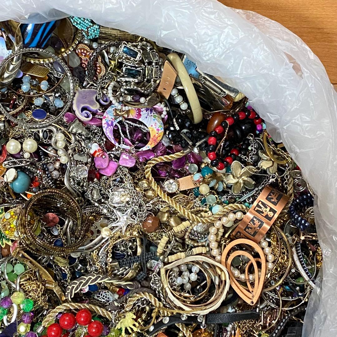 大量まとめ売り　ジャンク　未選別　アクセサリー色々⑥　約12.1㎏　ネックレス他