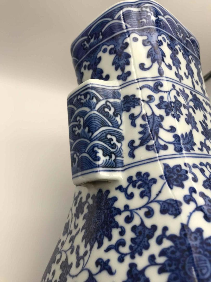 【大清乾隆年製】在銘　染付 青花纏枝蓮壽桃海水紋雙耳大瓶 官窯(C-34)