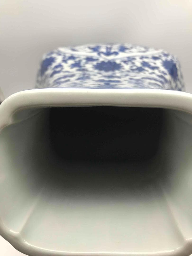 【大清乾隆年製】在銘　染付 青花纏枝蓮壽桃海水紋雙耳大瓶 官窯(C-34)