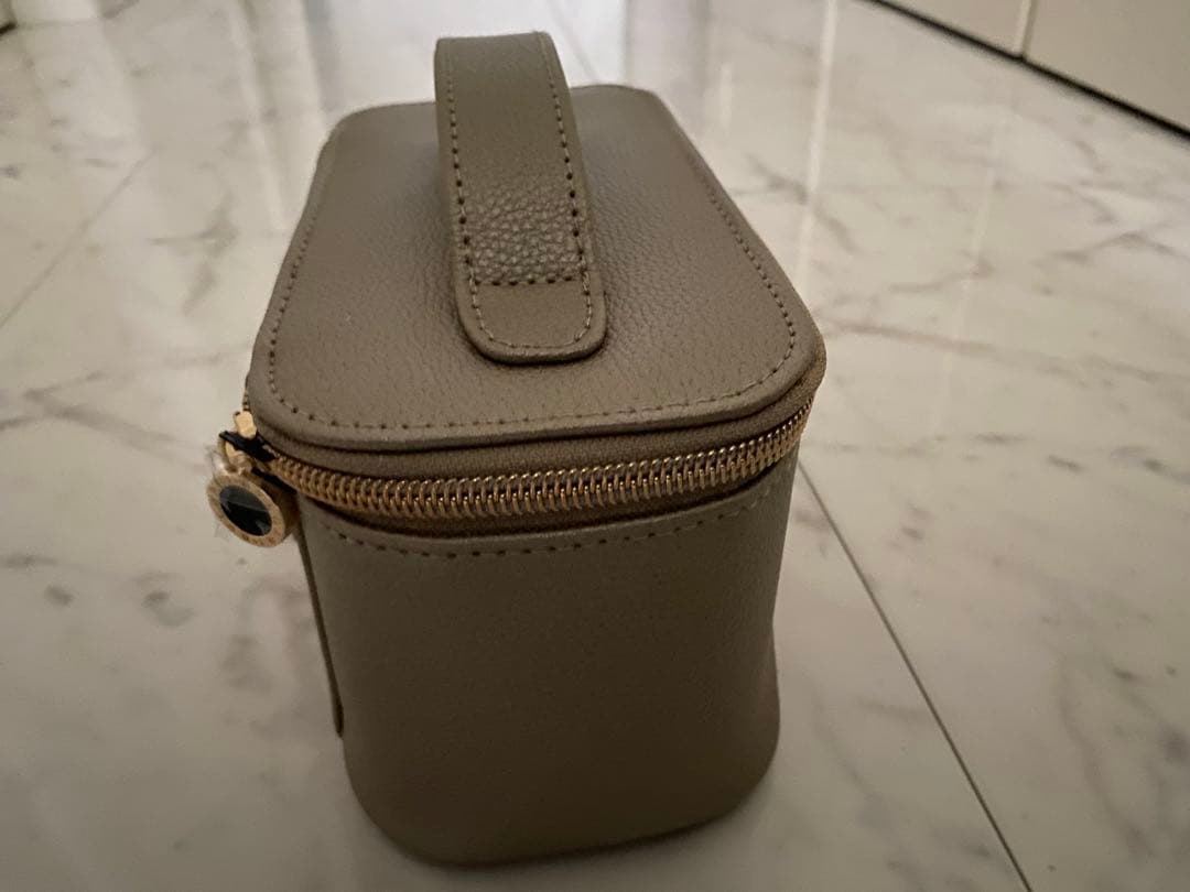 最新❗️未開封‼️ エミレーツ航空ファーストクラス ブルガリ ポーチとナイトコスメ