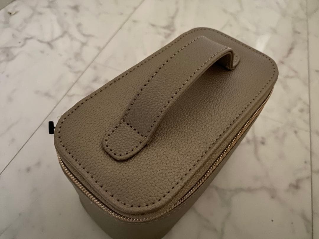 最新❗️未開封‼️ エミレーツ航空ファーストクラス ブルガリ ポーチとナイトコスメ