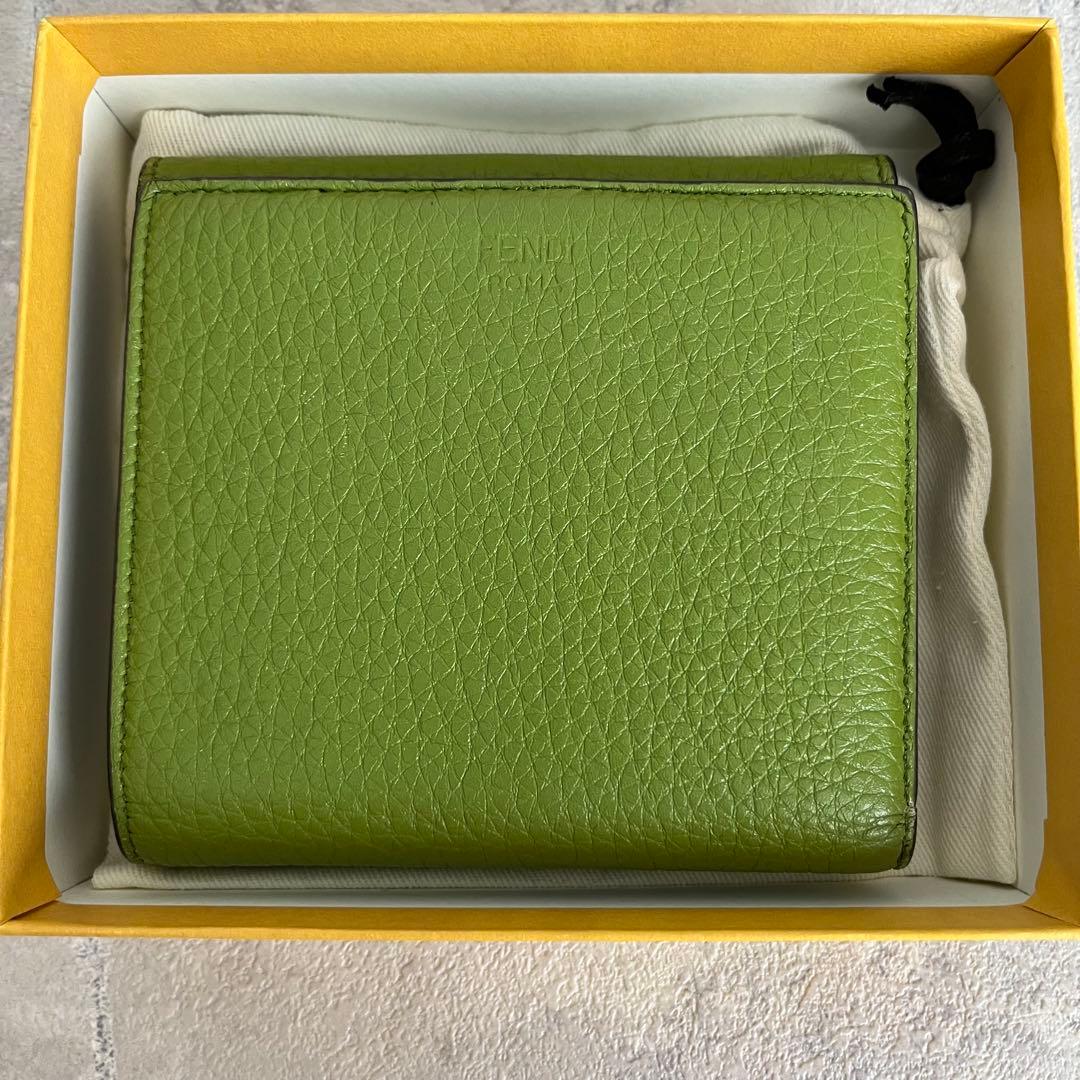 希少カラー✨FENDI ピーカブー セレリア ロゴ 二つ折り財布 グリーン