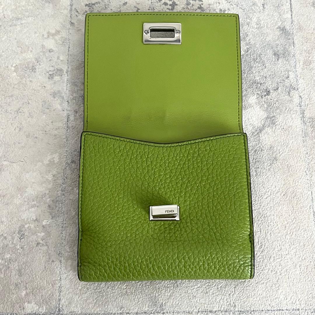 希少カラー✨FENDI ピーカブー セレリア ロゴ 二つ折り財布 グリーン