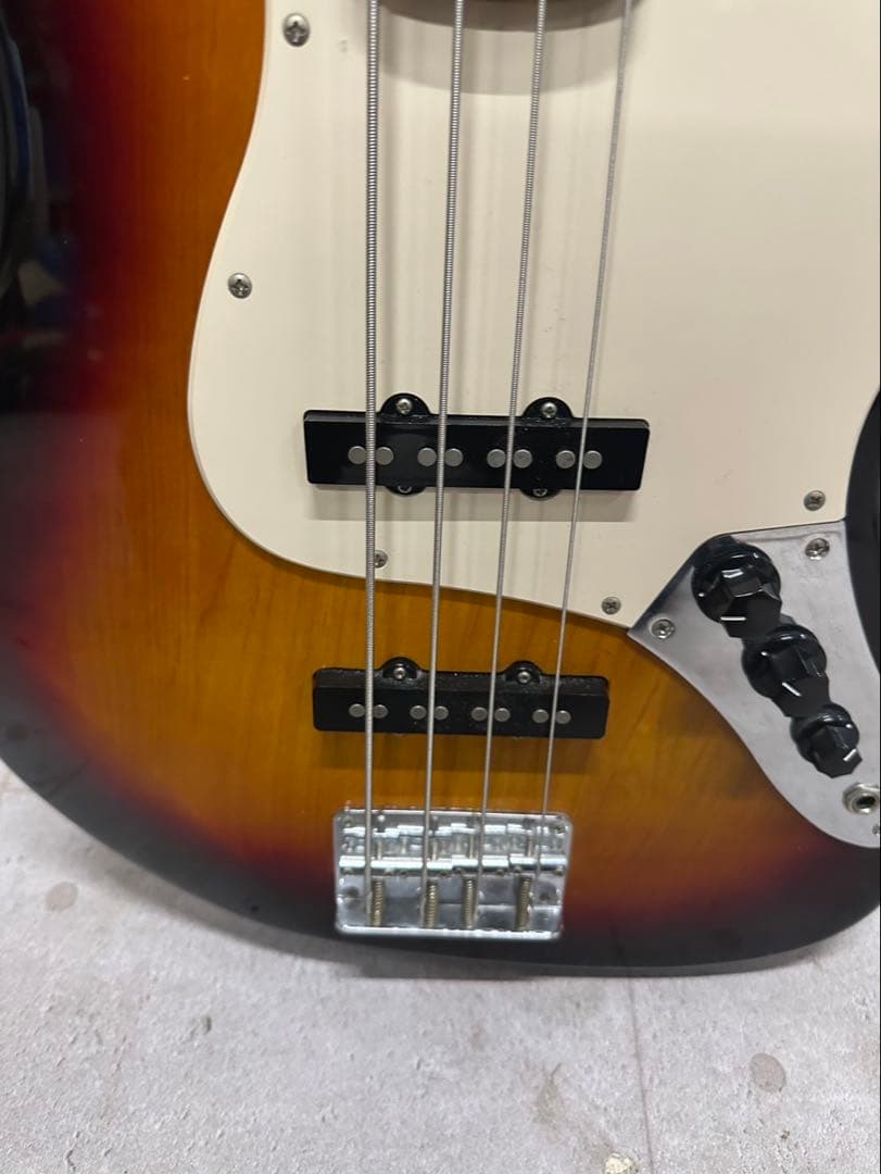 ⑰BUSKER’Sエレキベースジャズベースタイプ4弦サンバースト（白ピックガード