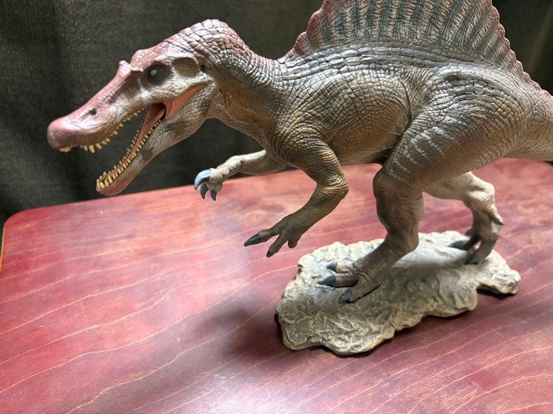 スピノサウルス フィギュア