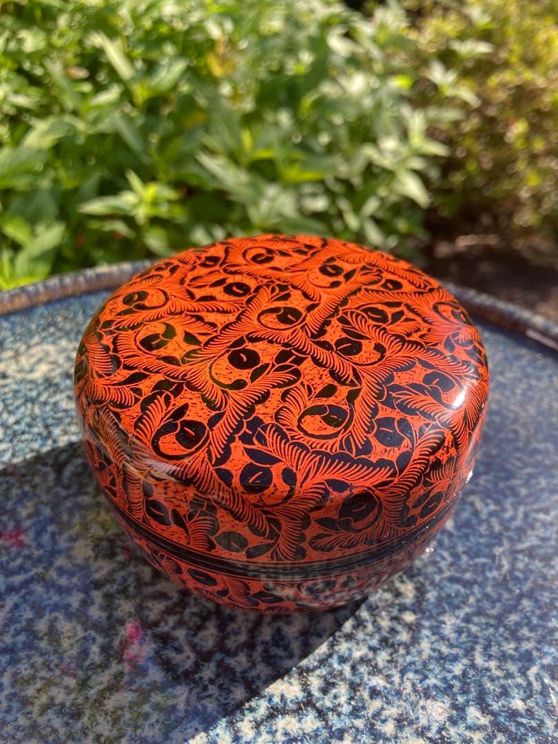 漆器 丸型容器 赤黒葉模様 木箱付き