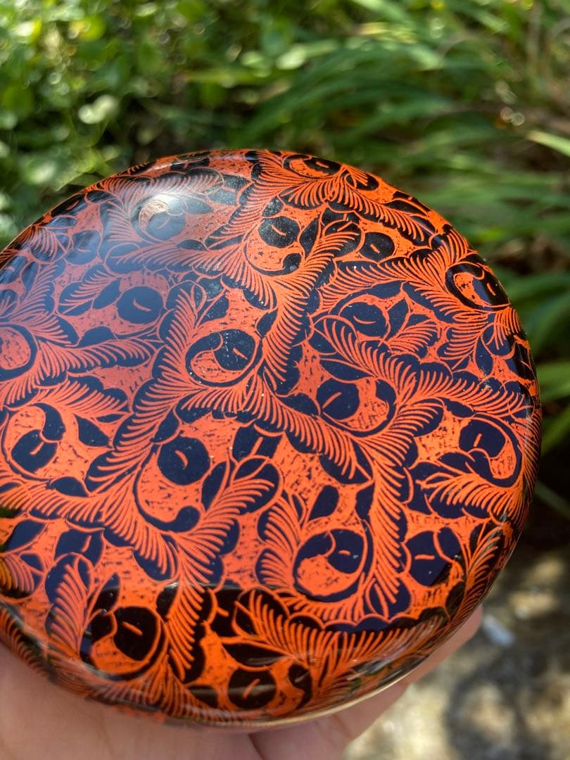 漆器 丸型容器 赤黒葉模様 木箱付き