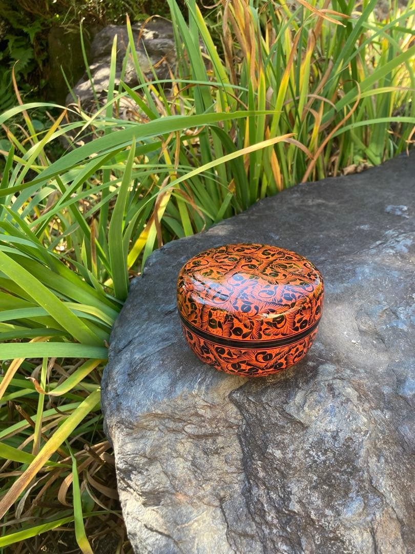 漆器 丸型容器 赤黒葉模様 木箱付き