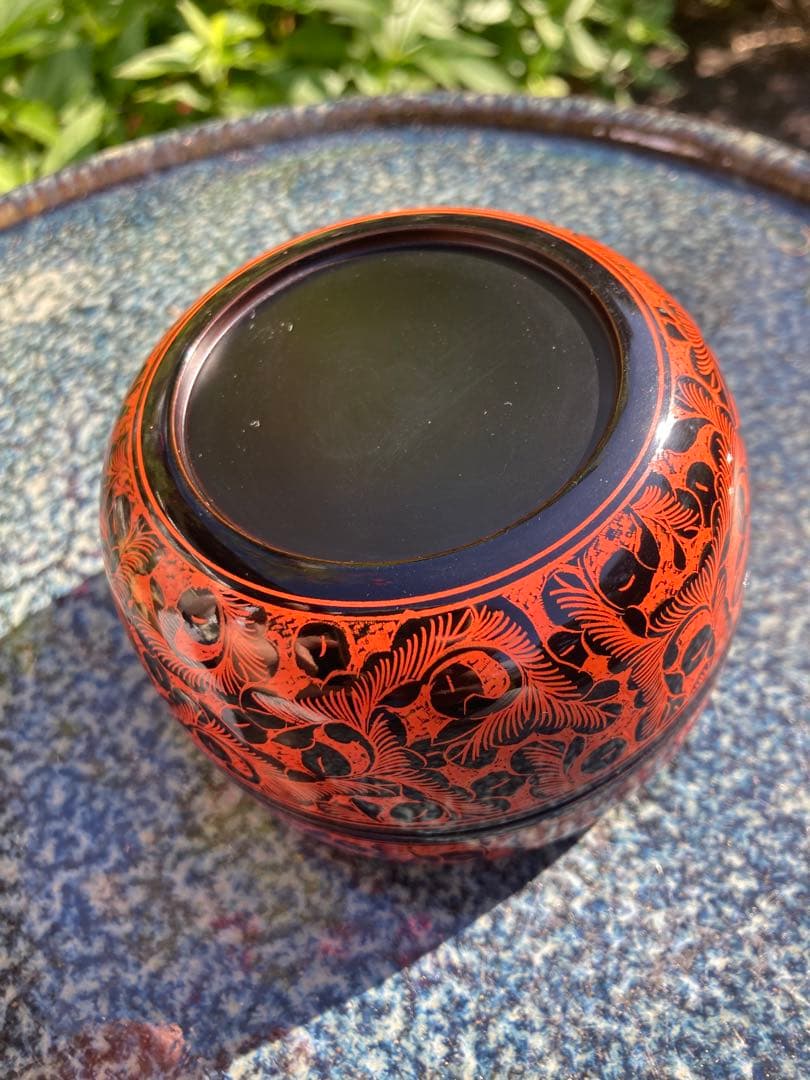 漆器 丸型容器 赤黒葉模様 木箱付き