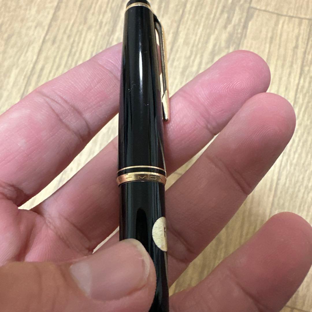 Montblanc 万年筆 黒 樹脂製