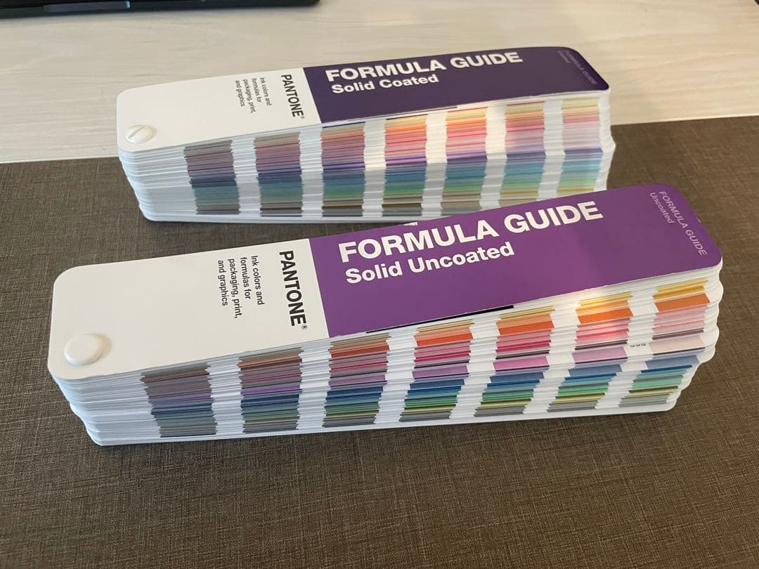 PANTONE パントン　色見本