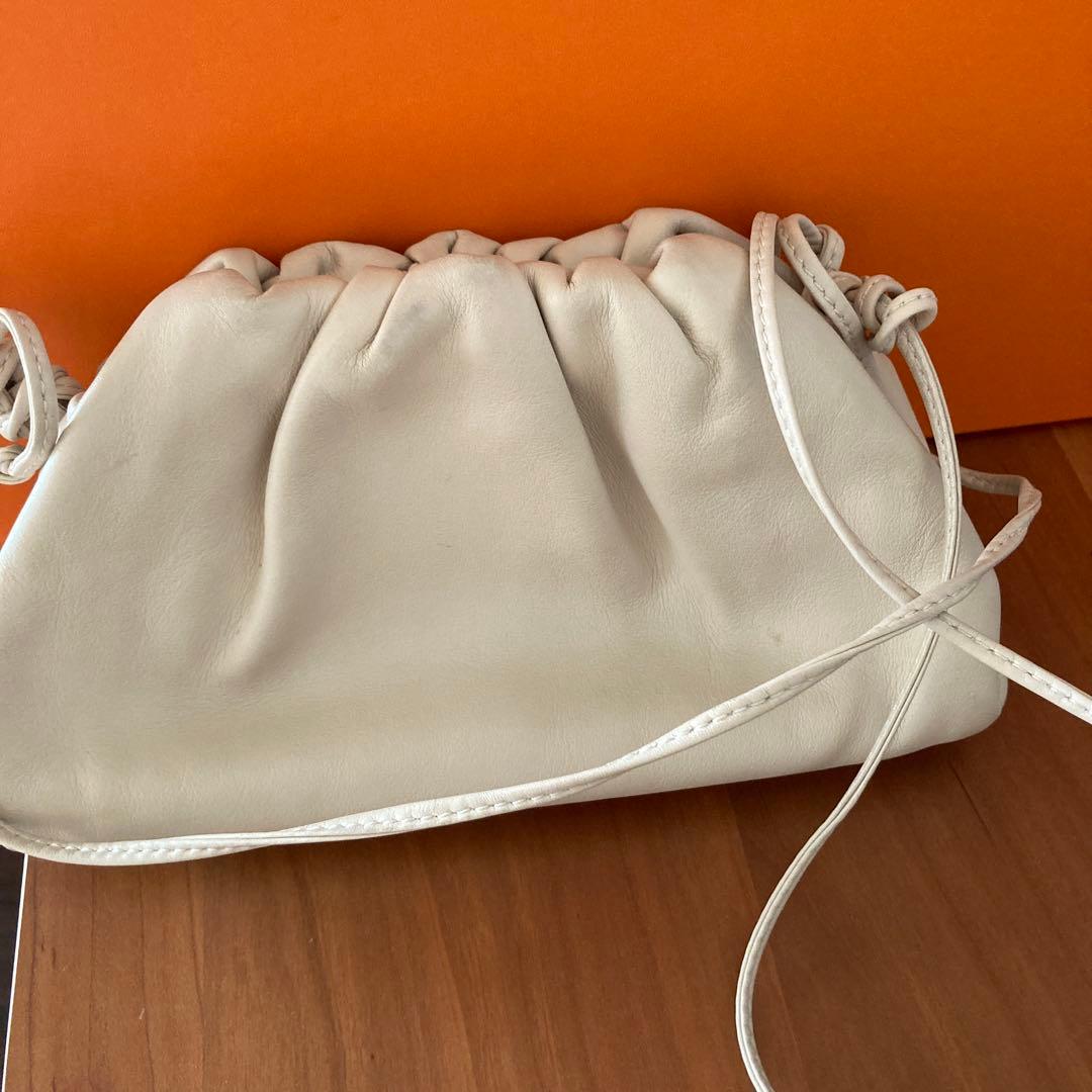 BOTTEGA VENETA ホワイト ギャザーショルダーバッグ