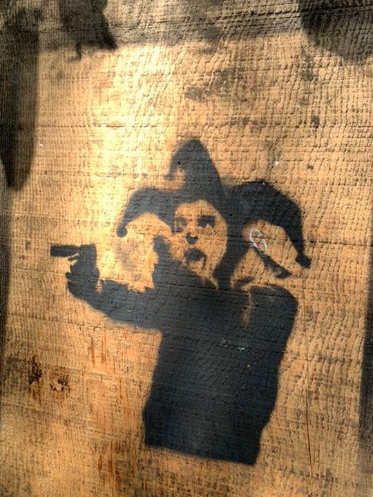 バンクシー　Banksy ピストル　ピエロ