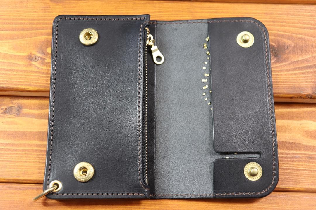 フラワースタッズミドルトラッカーウォレット ハトメ小判カン付き