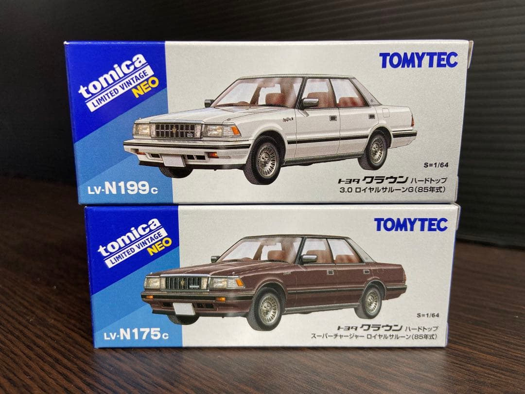 トミカリミテッドビンテージネオ　クラウン ロイヤルサルーン　2台セット
