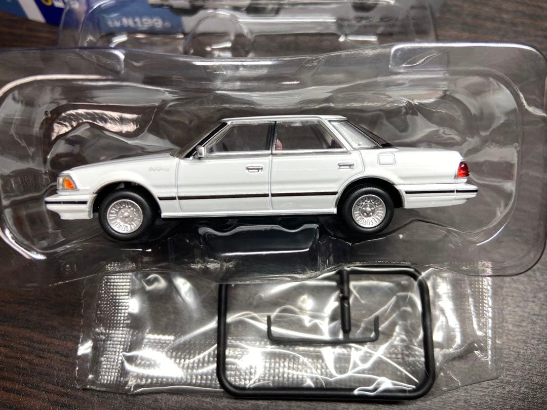 トミカリミテッドビンテージネオ　クラウン ロイヤルサルーン　2台セット