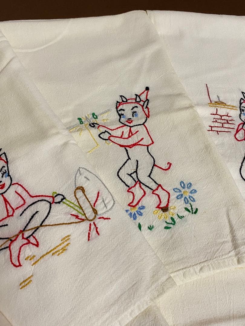 40s'50s'ビンテージデビル刺繍ナプキン、リネン生地 大判古着ファーマーズ
