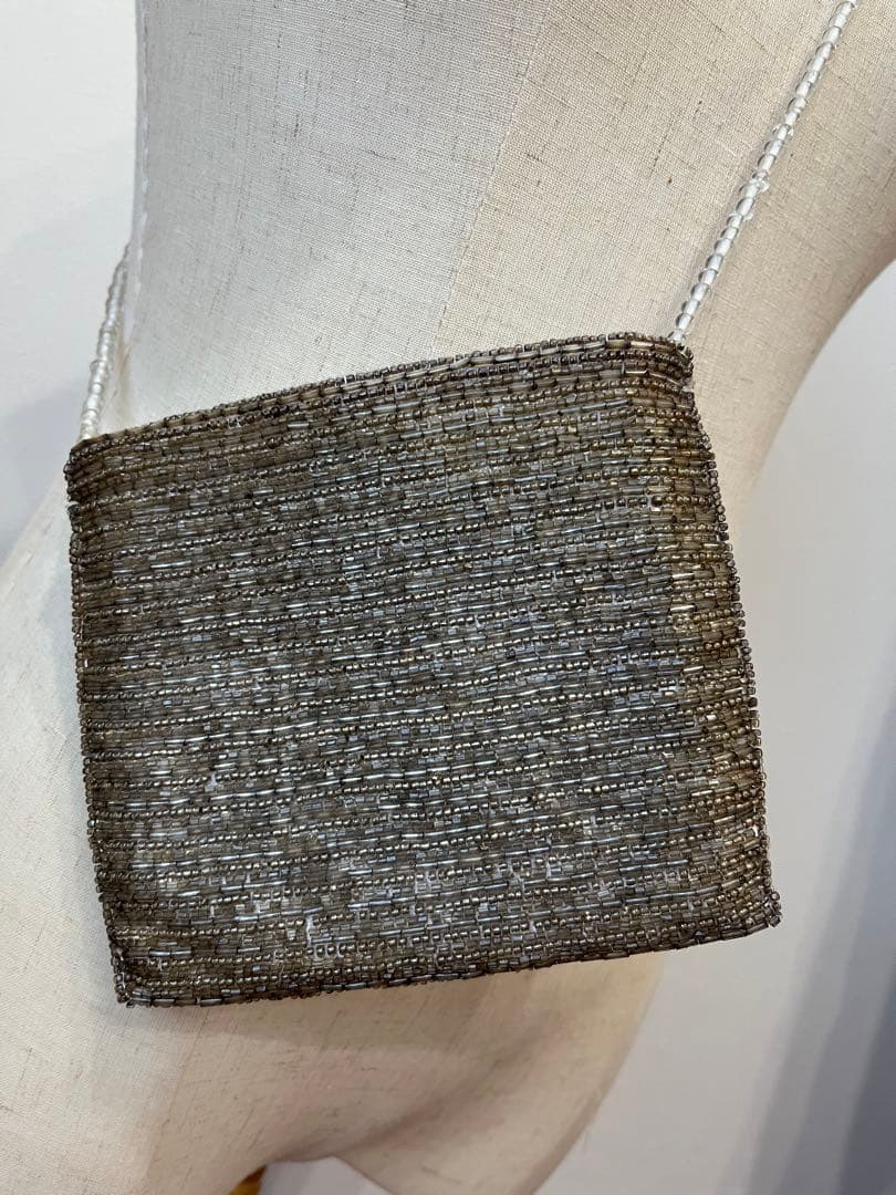 【新品/未使用/美品】アンテイラー ビーズ ポシェット 可愛い シルバー