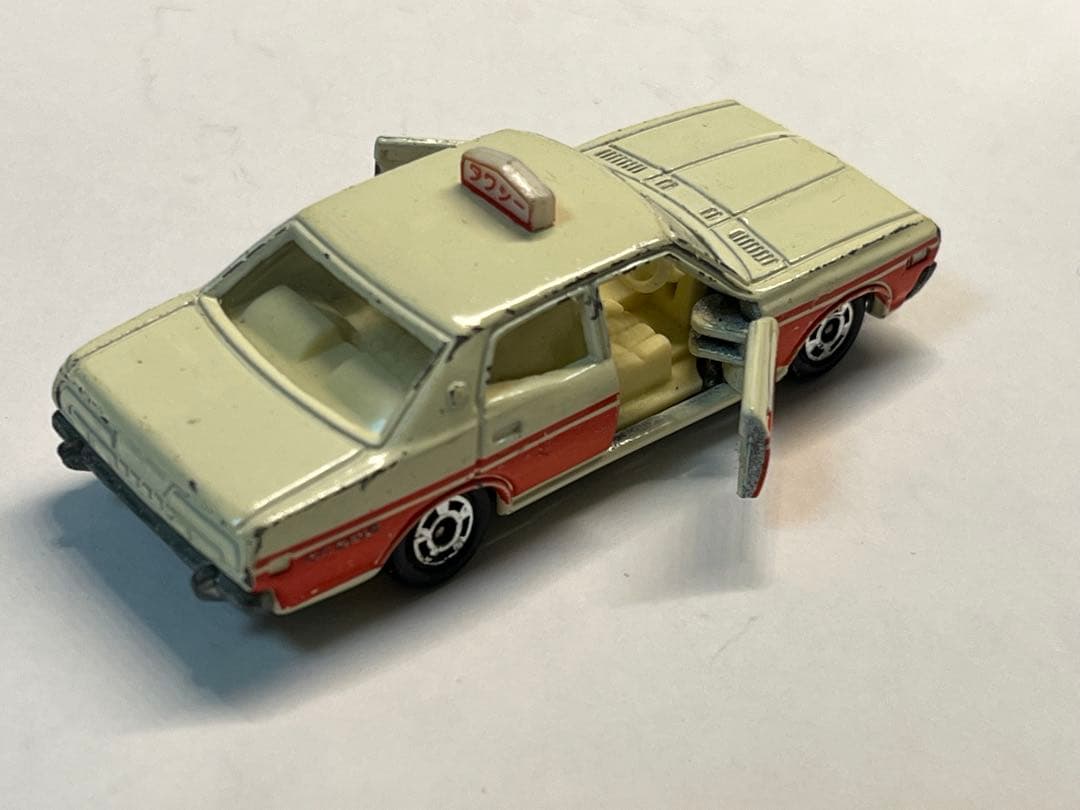 トミカ 黒箱 ニッサン セドリック 2800SGL タクシー 日本製 当時物