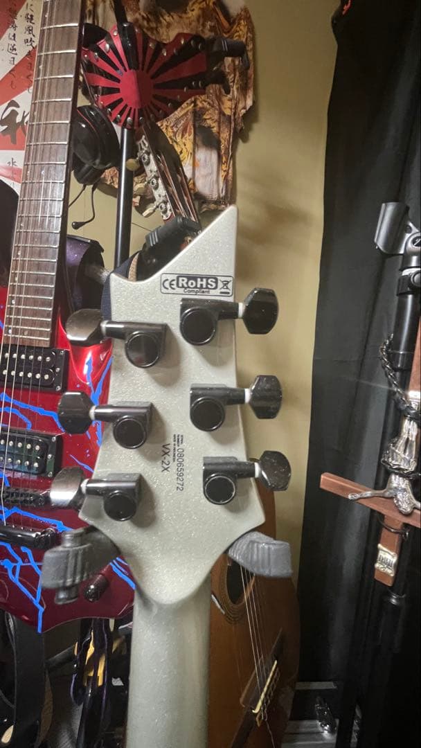 シルバーエクスプローラータイプエレキギター　Cort