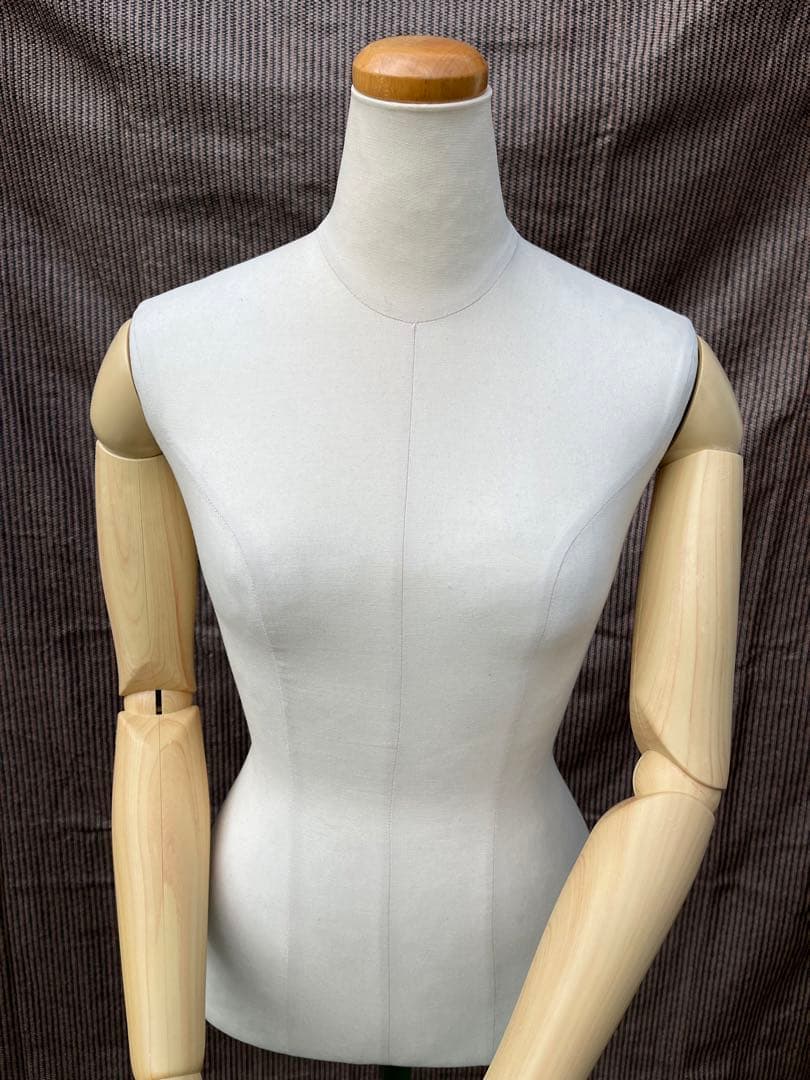 SUN エコボディ トルソー（バスト83サイズ）　腕と手指が動くマネキン