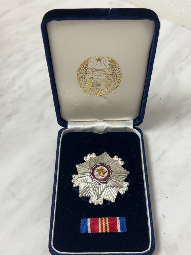 レア？★北朝鮮　勲章　詳細不明　箱入　ハングル