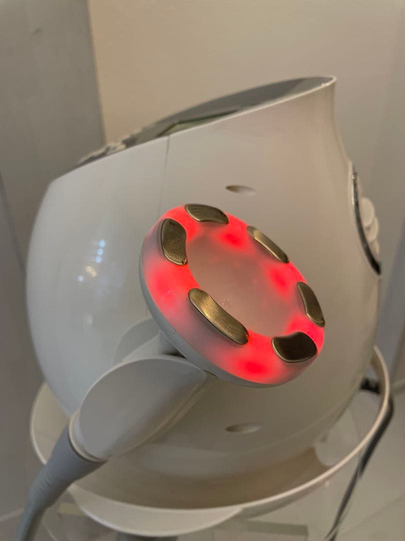 マジックポット美容機 ラジオ波.吸引.LED、3つを合わせた施術が同時にできます