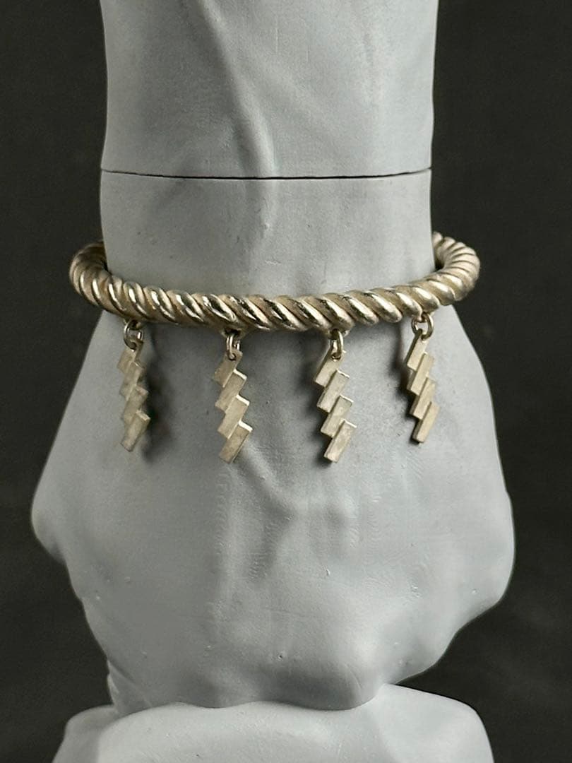 淺野屋健一のシルバーアクセサリー。しめ縄ブレスレット並　紙垂4枚