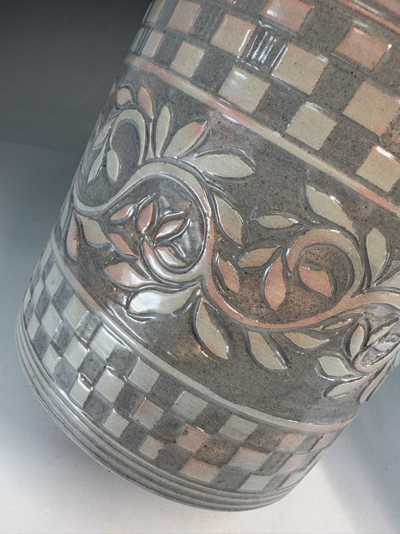 【中古品】佐久間芳山造　唐草模様彫水指（共箱）USED〈税込•送料込〉