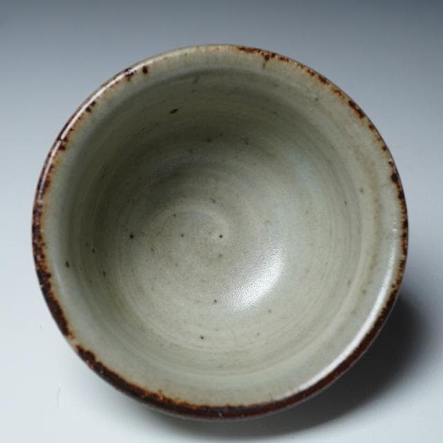 島岡達三　象嵌赤絵草花文ぐい吞　共箱　人間国宝　酒器　鑑賞陶器　民芸　益子焼