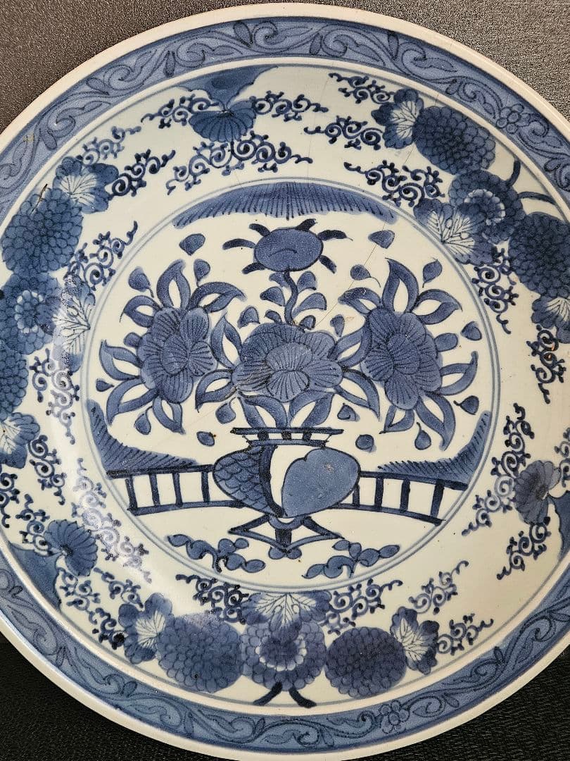 江戸時代前期～中期　藍九谷様式　染付　花籠手　花唐草文様　31.8cm　兜皿