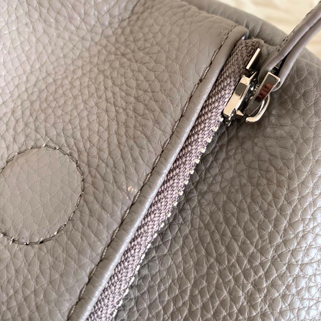 ビアズリー BEARDSLEY レザーボディバッグ　グレージュ