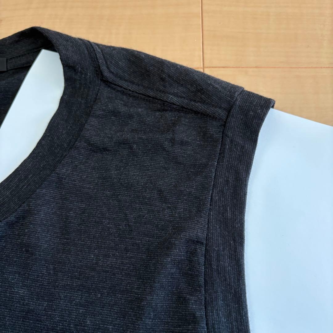 【COMOLI】ウールノースリーブ