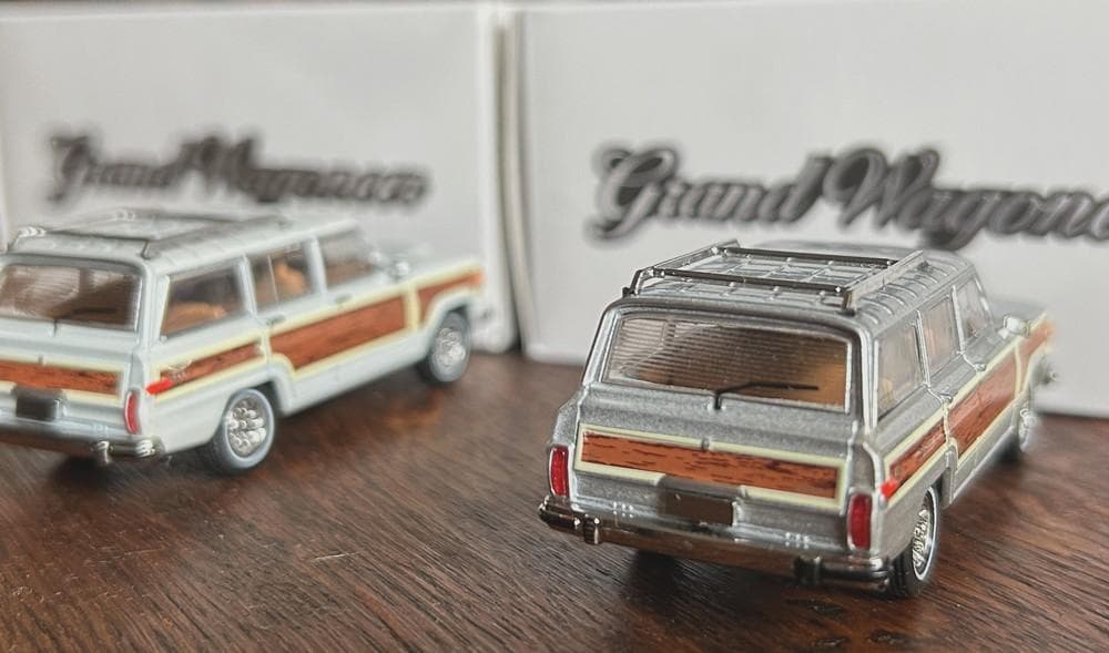 ★Jeep Grand Wagoneer/グランドワゴニア ミニカー 白・銀2台