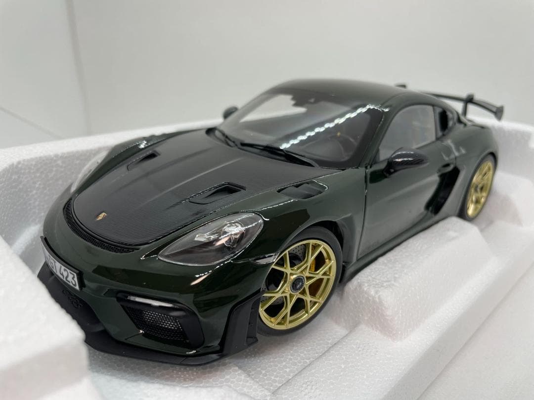 201-013 ノレブ 1/18 ポルシェ Cayman GT4 RS 2023