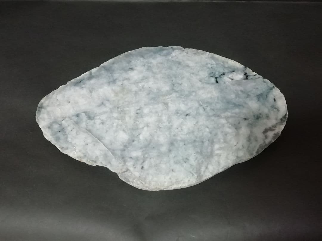 大型天然ヒスイ磨き置物