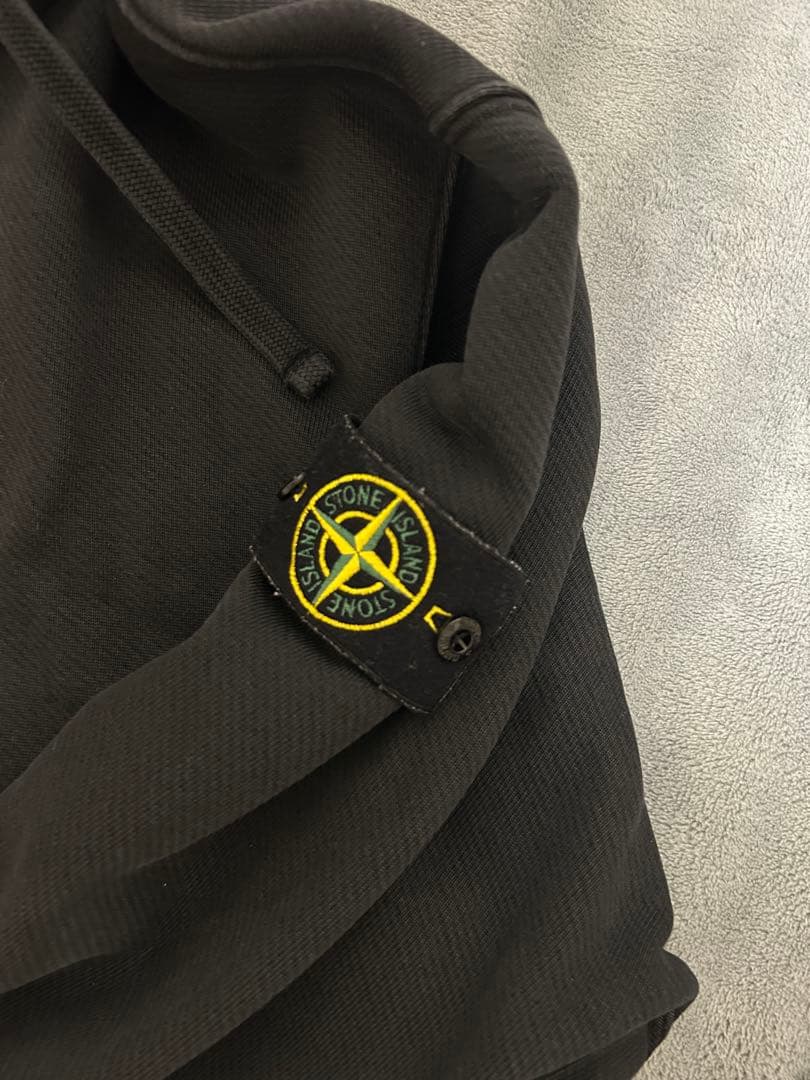STONE  ブラック フード付きパーカー