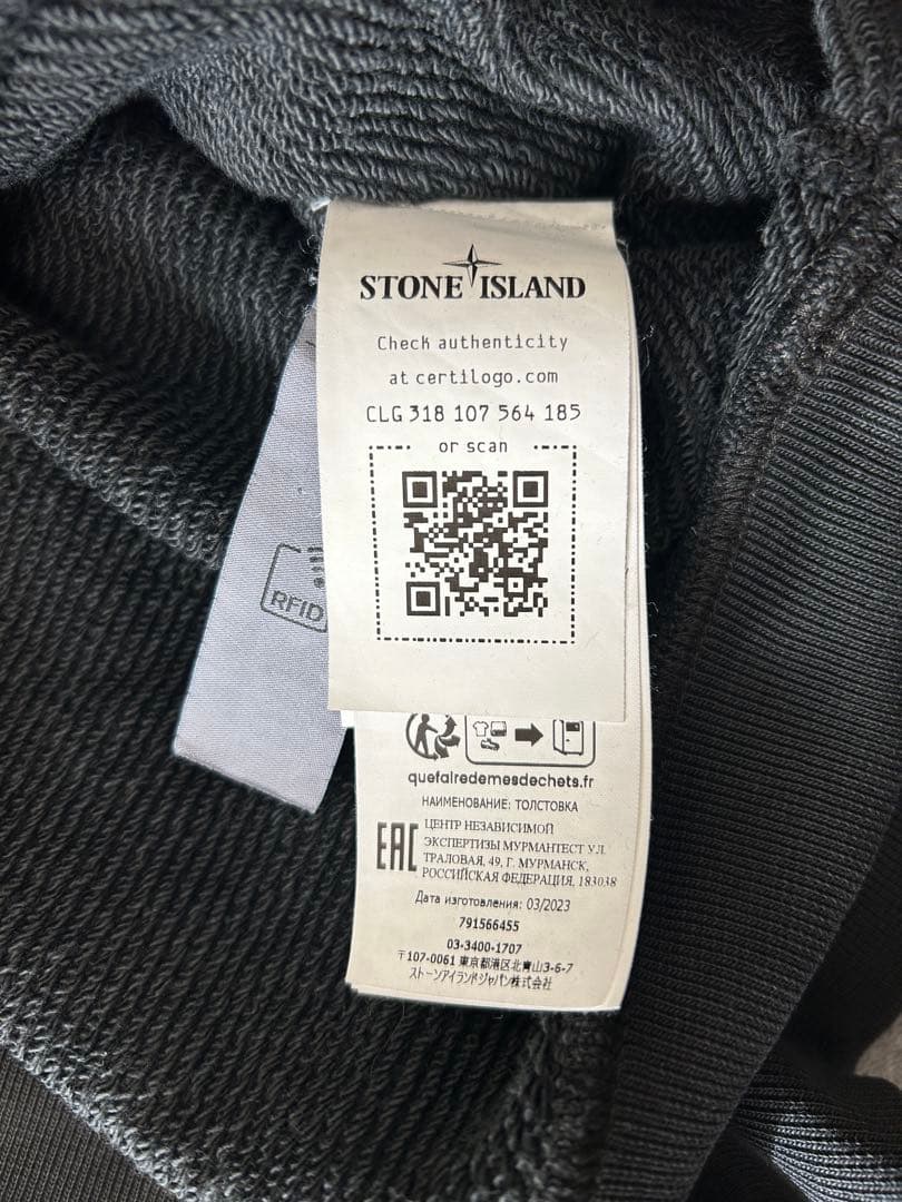 STONE  ブラック フード付きパーカー