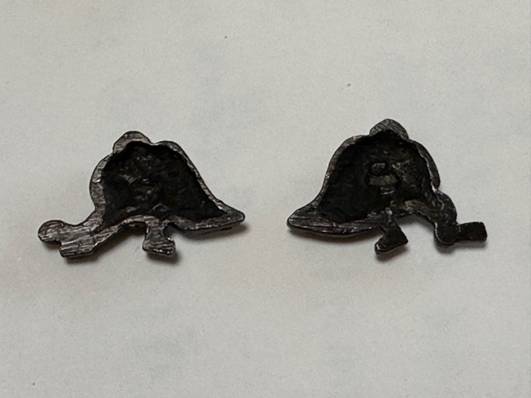 漁人図目貫 銅地彫り金銀色絵　時代金工 拵 鐔 鍔 木箱付き　2573