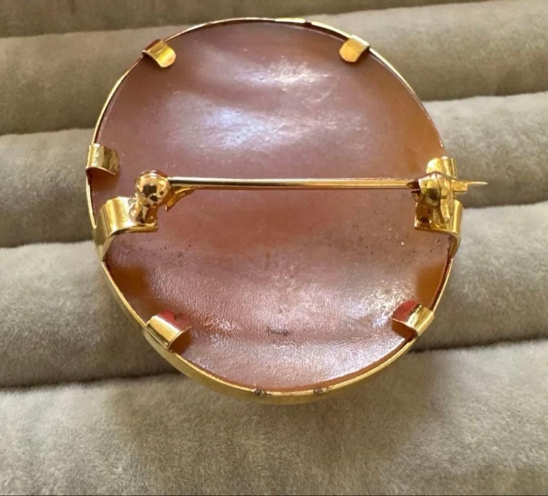 カメオブローチ 女性の横顔　作家名入り