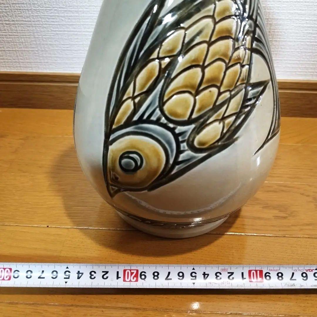 沖縄の女性作家　宮城須美子さんの大きな飾り壷　魚紋　30センチ超え！　在銘あり