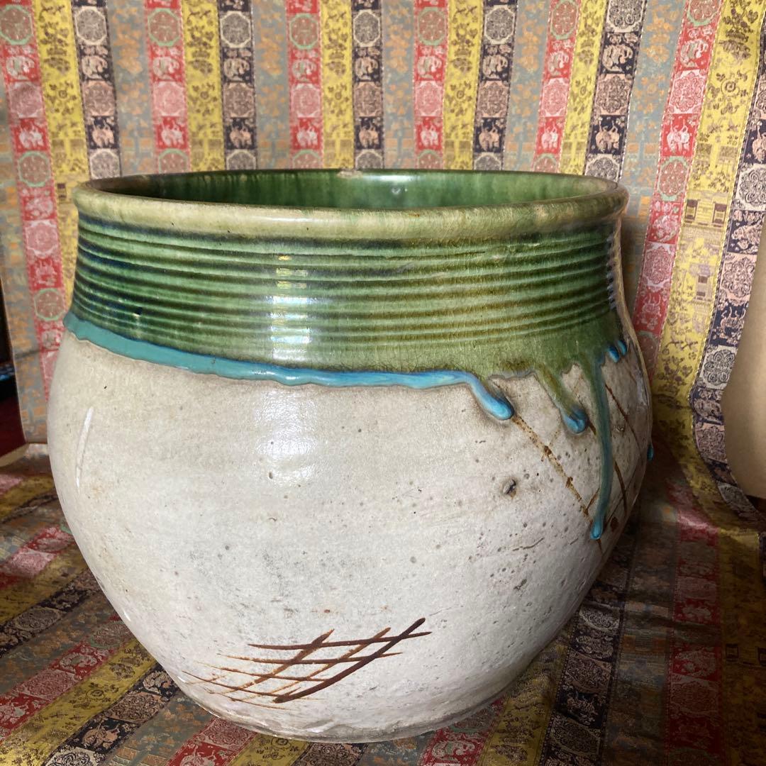 水屋のための織部の水指　高25×口27.5×幅31×高台21.5cm 茶道具