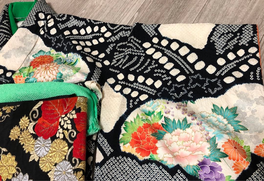 振袖 総絞り　着物　帯　セット　モノトーン　絞り　花柄　高級　成人式