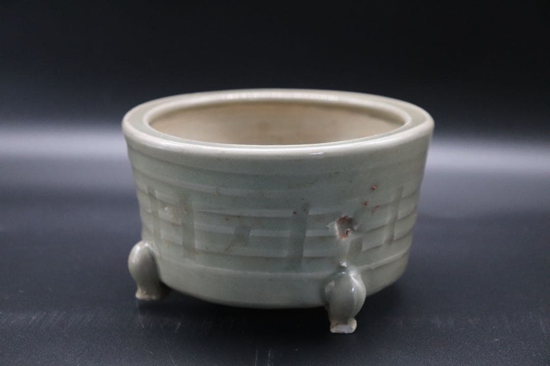 中国　元代青磁三足香炉　龍泉窯　木箱入　送料込み0909