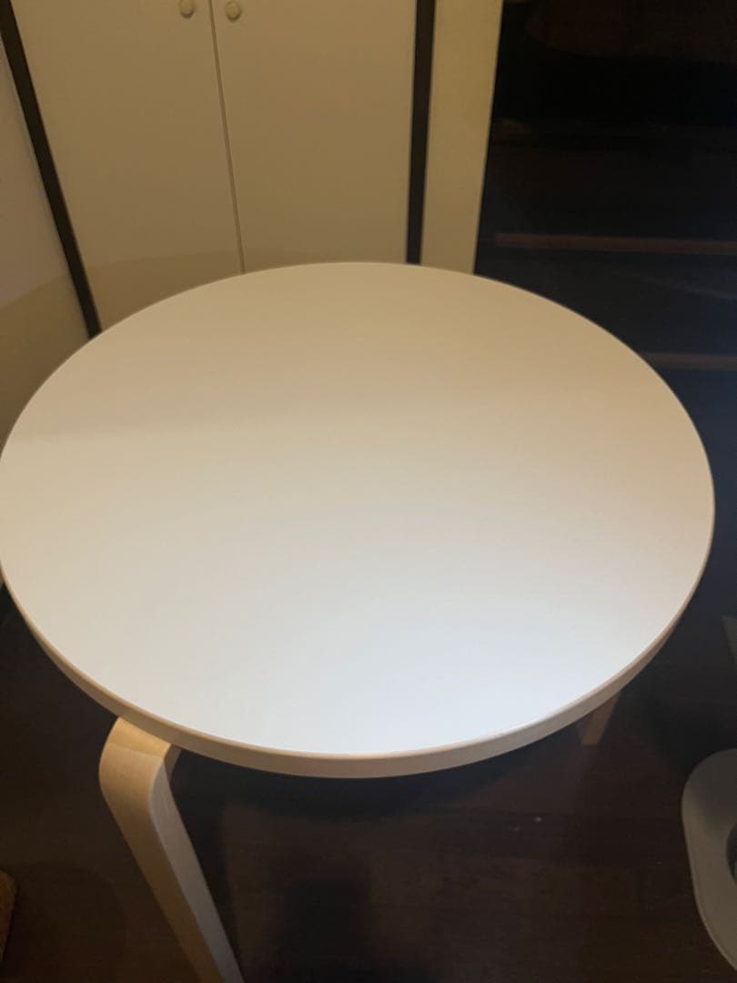 artek テーブル 90B（d. 75）ホワイト ラミネート