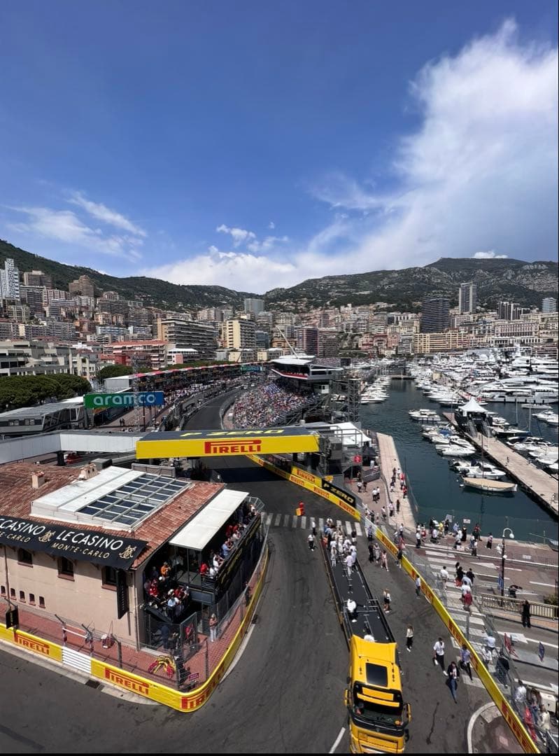 証拠ありフェラーリ　ルイスハミルトン　サイン色紙