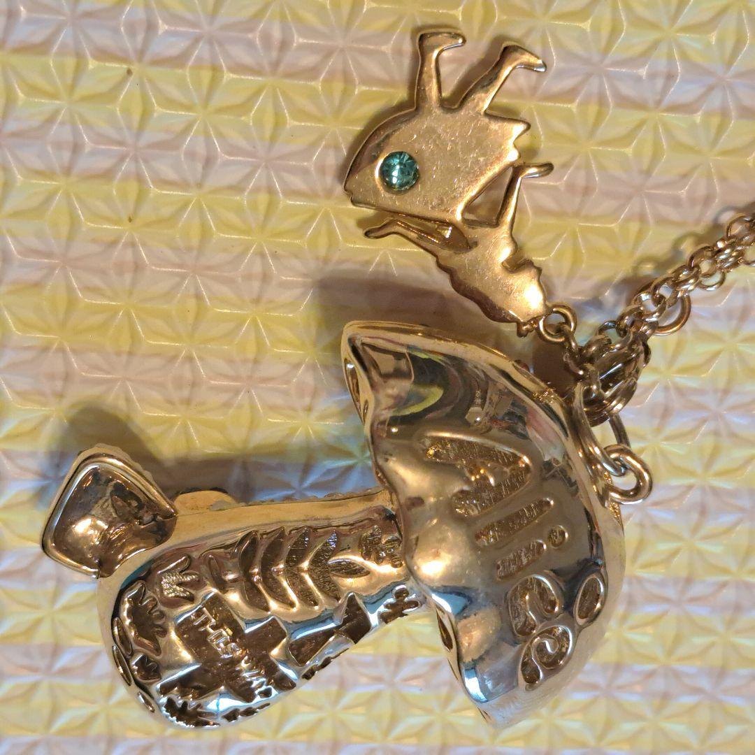 不思議の国のアリス　キノコ型キーホルダー ラインストーン装飾付き　Disney